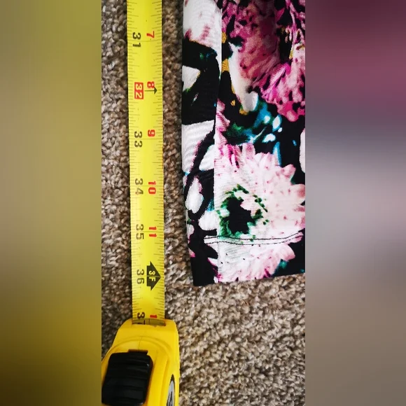 BCBG MaxAzria X-Small Short Sleeve Pink Floral Print Faux Wrap V-neck Dress - Picture 7 of 12